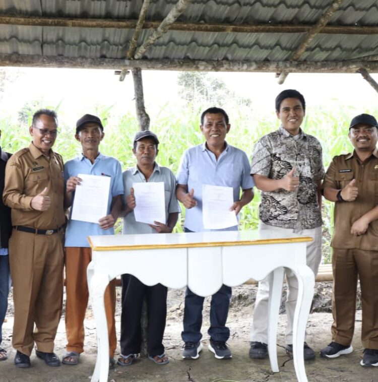 20 Petani Food Estate kembali menanda tangani Perjanjian Kerja Sama Dengan PT Parna Raya 20 Petani Food Estate kembali menanda tangani Perjanjian Kerja Sama Dengan PT Parna Raya