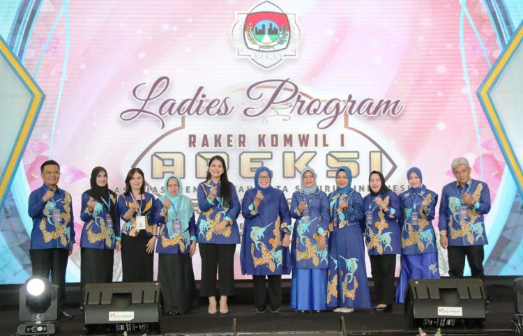 Raker Komwil I APEKSI di Batam, Erizal Ginting Sampaikan Dekranasda Optimal Berdayakan UMKM Raker Komwil I APEKSI di Batam, Erizal Ginting Sampaikan Dekranasda Optimal Berdayakan UMKM