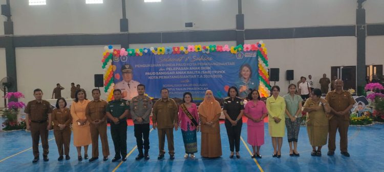 Kapolsek Siantar Timur Hadiri Pengukuhan Bunda PAUD Kota Pematangsiantar dan Pelepasan Anak Didik PAUD SAB Kapolsek Siantar Timur Hadiri Pengukuhan Bunda PAUD Kota Pematangsiantar dan Pelepasan Anak Didik PAUD SAB